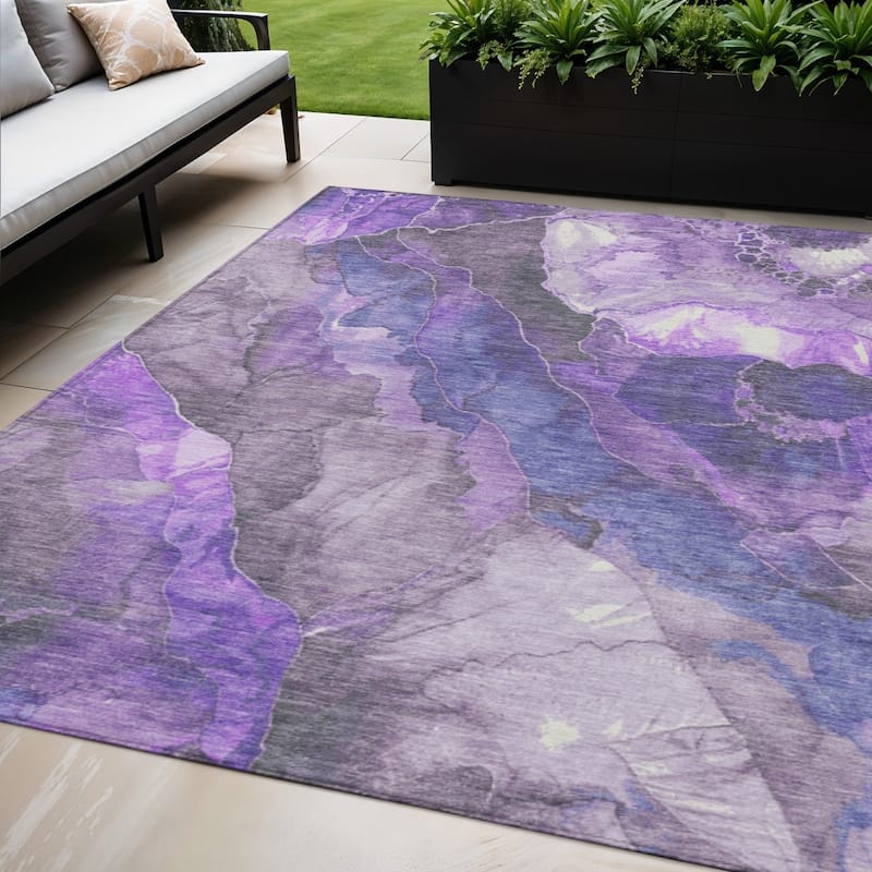 HomeRoots Floral Transitional Rectangle Outdoor Rug - 5' X 8'