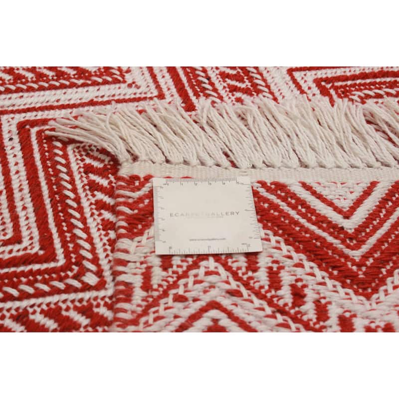 Sienna Red, White Rug 5'2" x 8'0" - 5'2 x 8'0