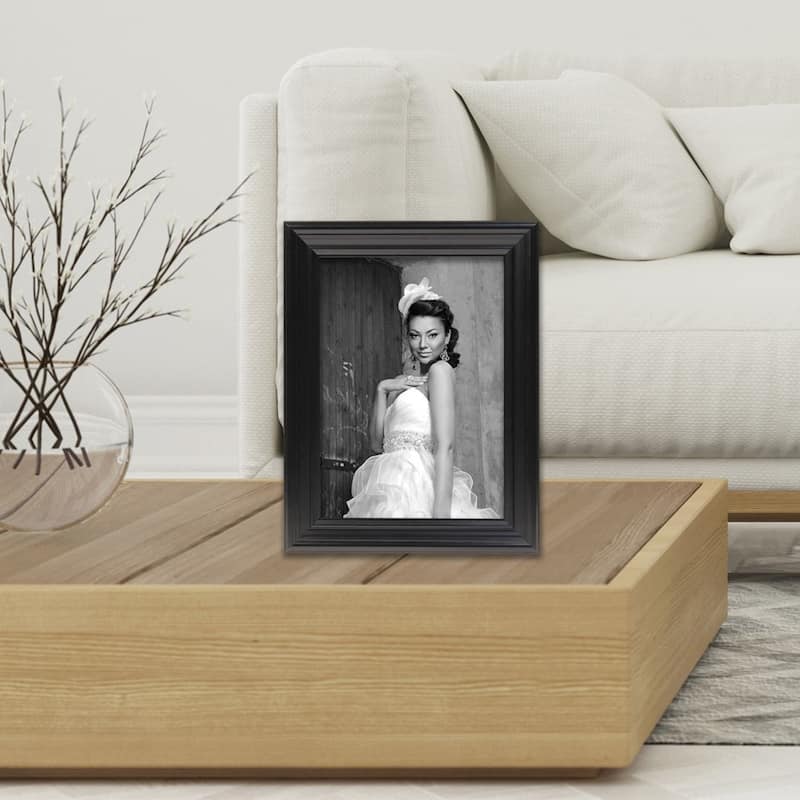 Curata 5x7 Classic Detailed Black Frame