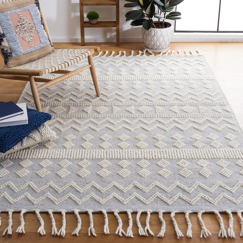 SAFAVIEH Handmade Natura Miradie Wool Braided Tassel Rug
