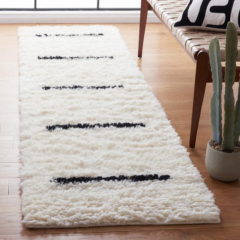 SAFAVIEH Hand-knotted Kenya Henriette Southwestern Tribal Wool Rug - 2'3" x 8' Runner - Ivory/Black