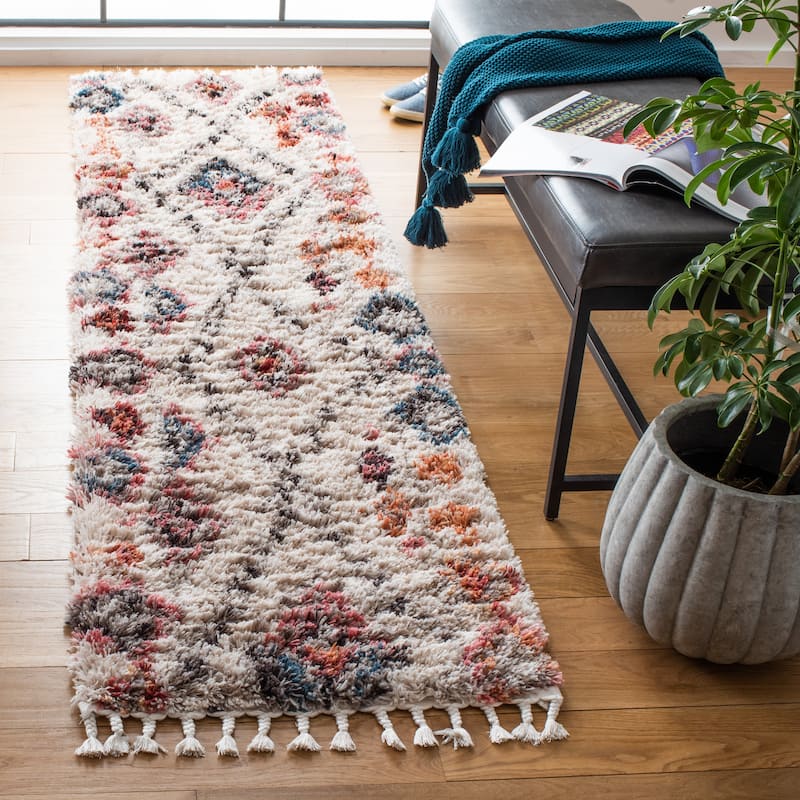 SAFAVIEH Morocco Zela Boho Tassel Rug