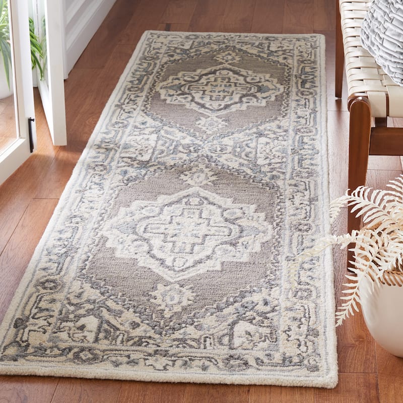SAFAVIEH Handmade Metro Manolica Oriental Wool Rug - 2'3" x 8' Runner - Grey/Ivory