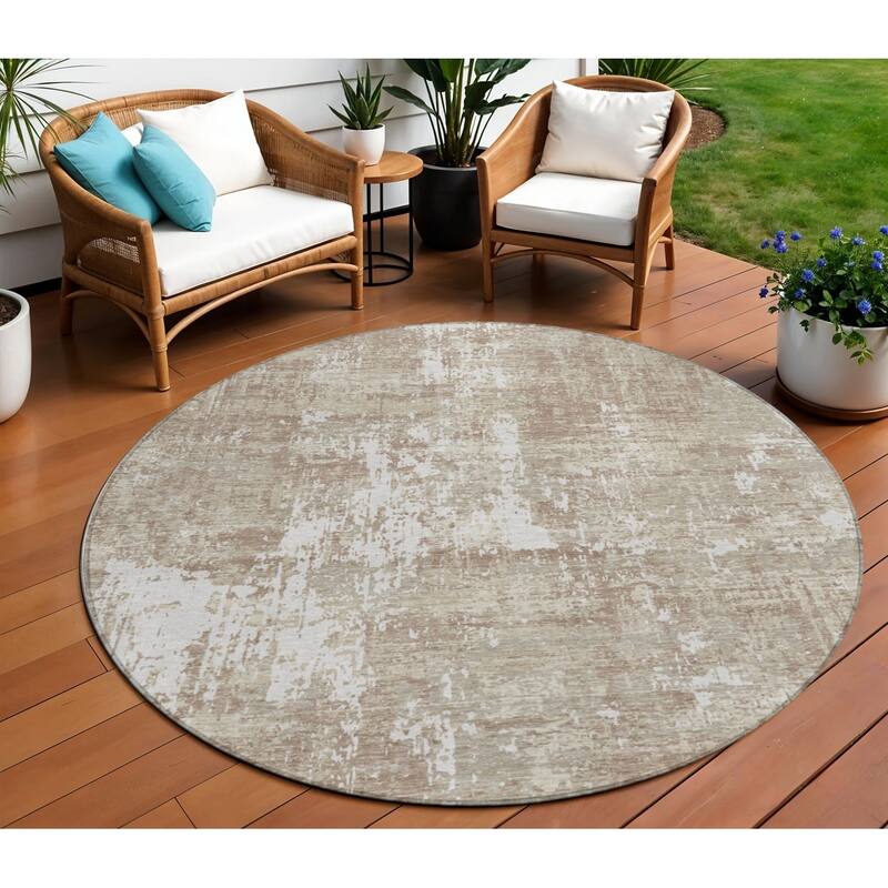 HomeRoots Abstract Transitional Rectangle Outdoor Rug - 8' Round