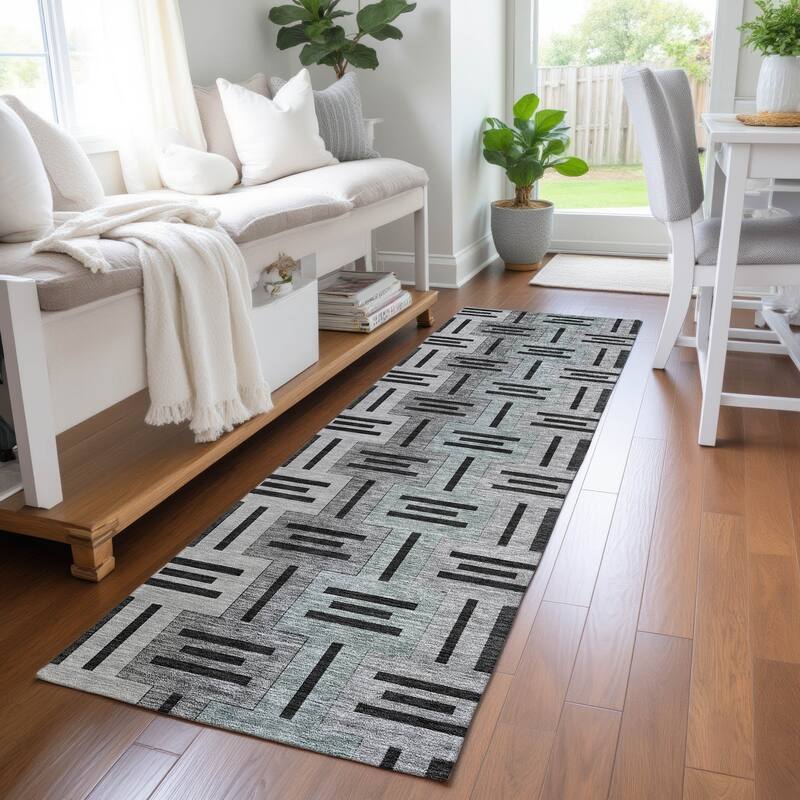 Machine Washable Indoor/ Outdoor Modern Wamego Chantille Rug
