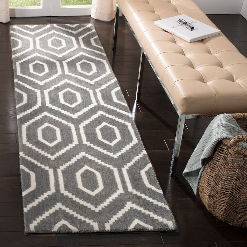 SAFAVIEH Handmade Himalaya Geranium Leaf Modern Wool Rug - 2'3" x 8' Runner - Dark Grey/Ivory