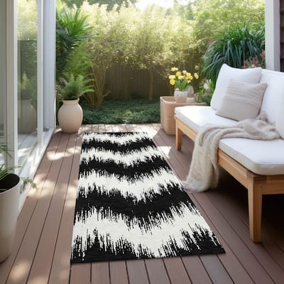 Machine Washable Indoor/ Outdoor Chantille Modern Chevron Rug