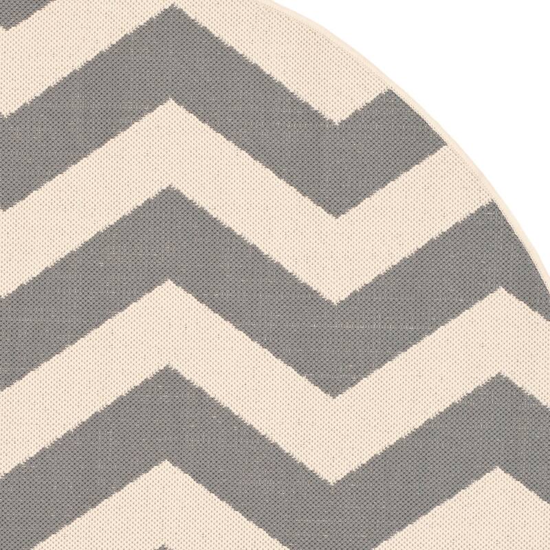 SAFAVIEH Courtyard Merlene Chevron Indoor/ Outdoor Waterproof Patio Backyard Rug