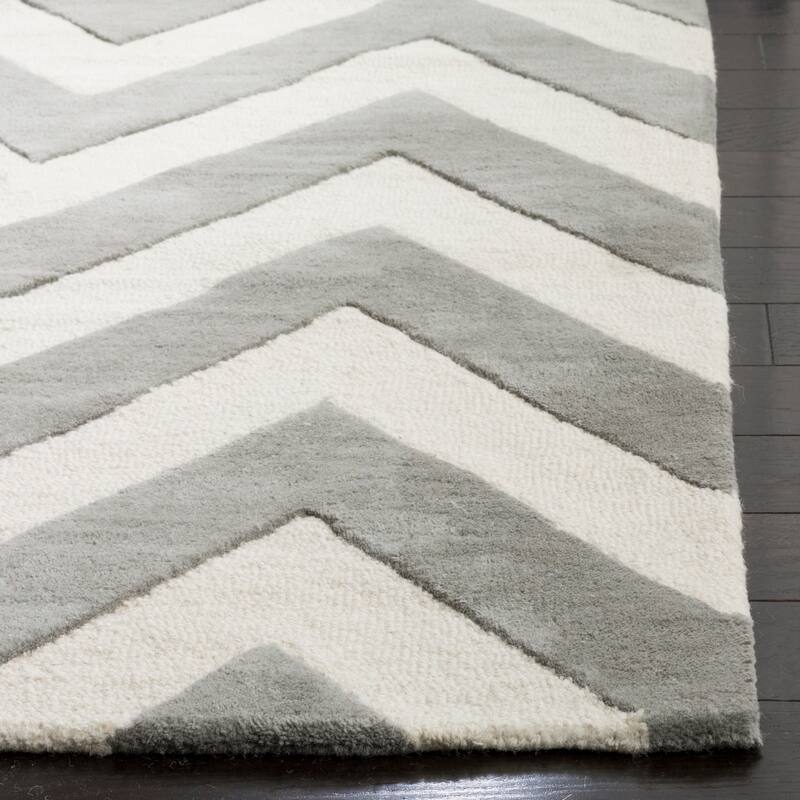 SAFAVIEH Handmade Kids Halle Wool Rug