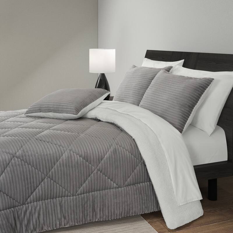 J. Queen New York Everett Comforter Set