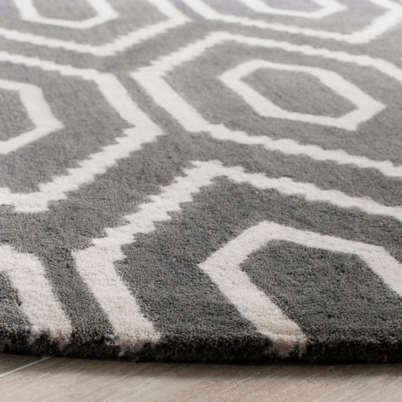 SAFAVIEH Handmade Himalaya Geranium Leaf Modern Wool Rug