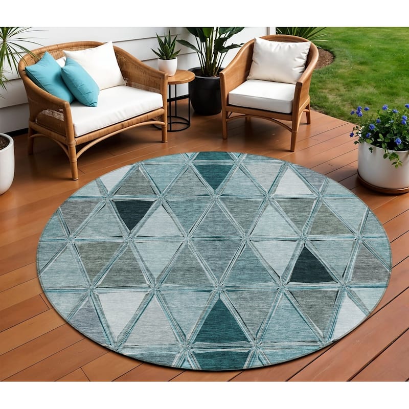 HomeRoots Geometric Transitional Rectangle Outdoor Rug - 8' Round