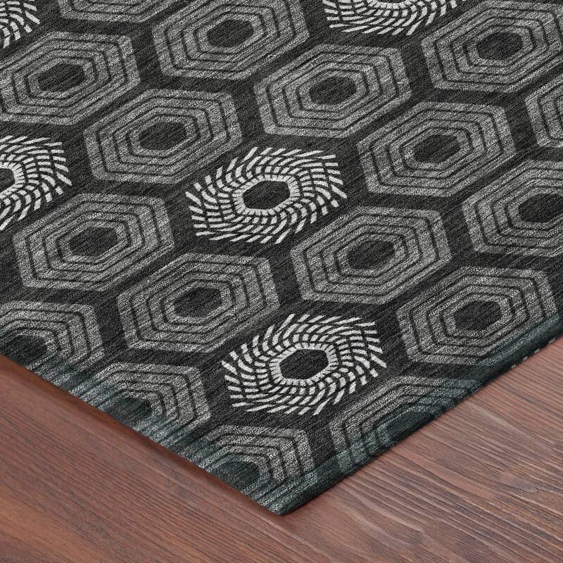 Machine Washable Indoor/ Outdoor Modern Hugoton Chantille Rug