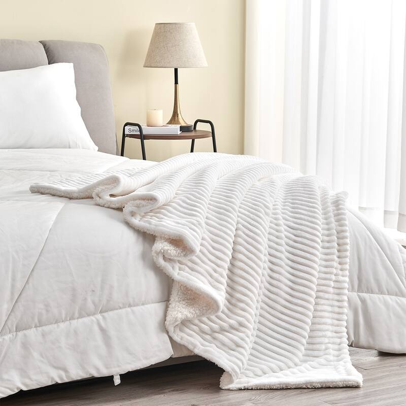 Luxurious Ribbed Texture Reversible Sherpa Blanket