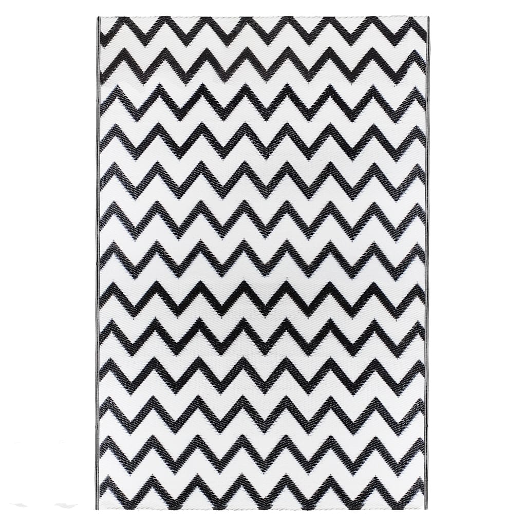 4' x 6' Black and White Chevron Rectangular Outdoor Area Rug - 4' x 6'