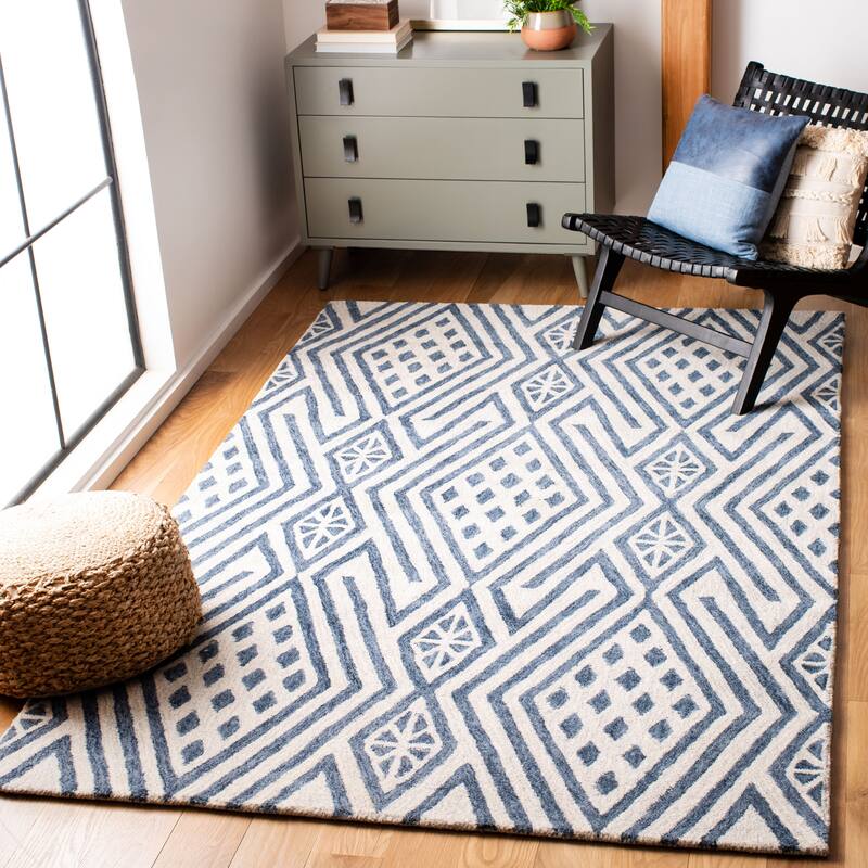 SAFAVIEH Handmade Micro-Loop Hanneli Wool Rug - 4' x 6' - Blue/Ivory