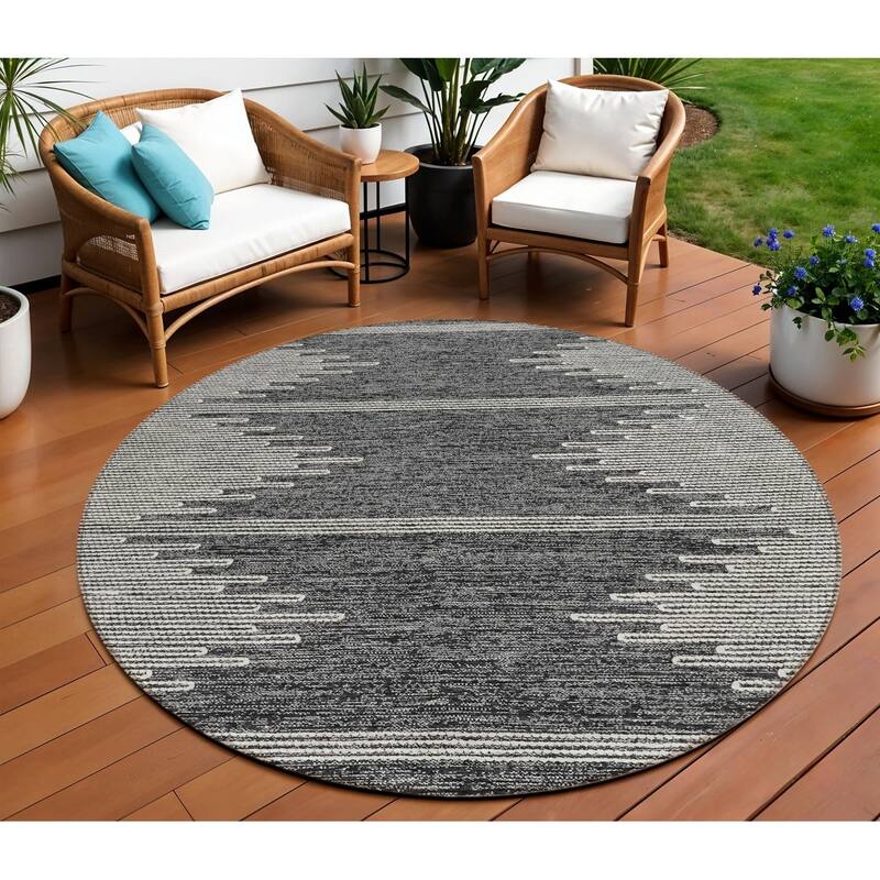 HomeRoots Abstract Transitional Rectangle Outdoor Rug - 8' Round