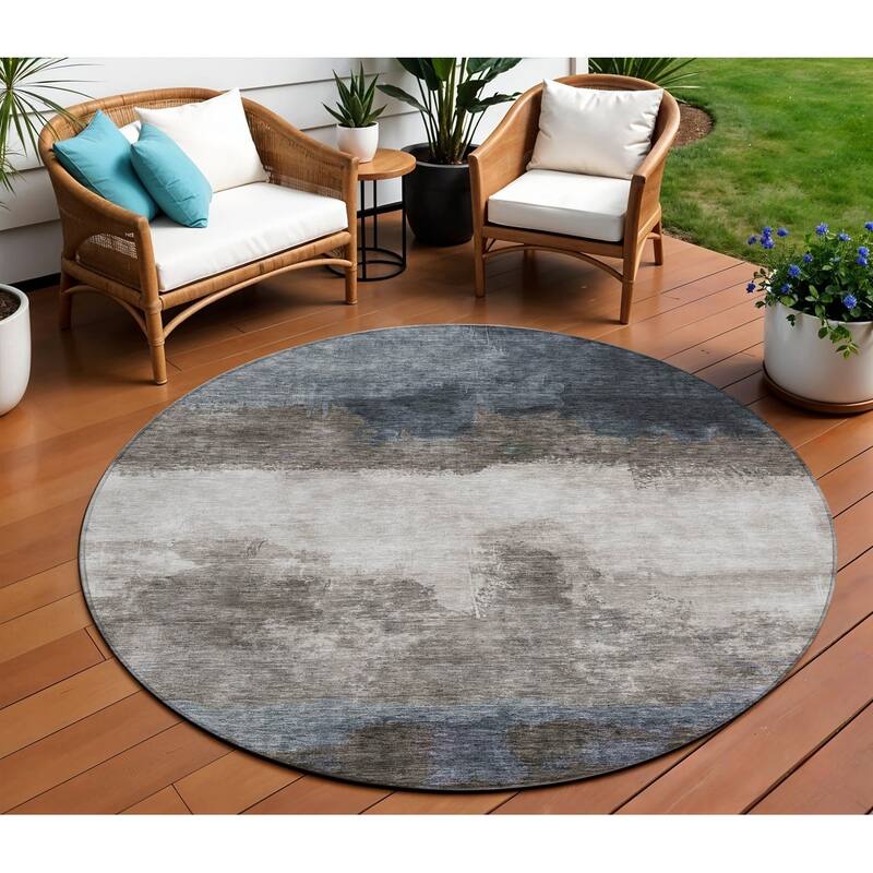 HomeRoots Abstract Transitional Rectangle Outdoor Rug - 8' Round