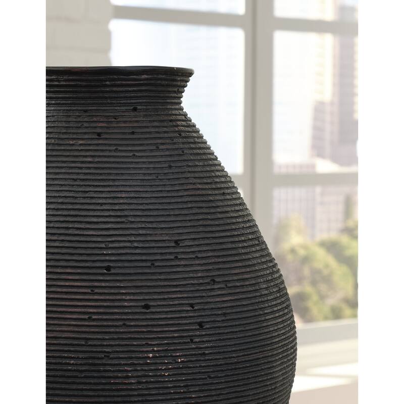 Hannela Vase