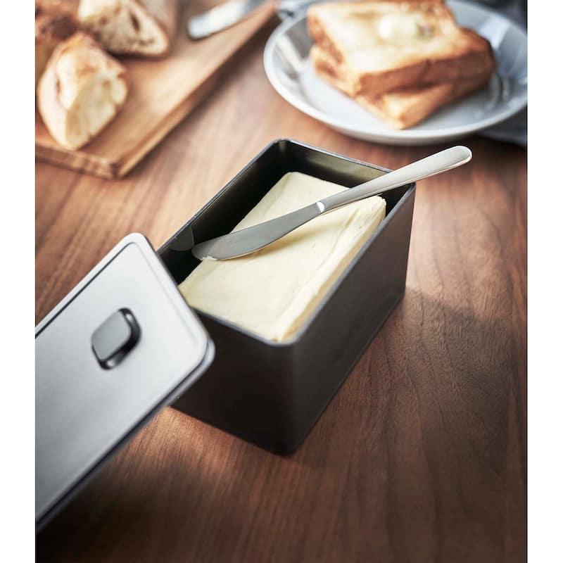 Yamazaki Home Vacuum-Sealing Butter Dish, Polypropylene, 700ml - L 3.62 x W 5.79 x H 3.35 inches