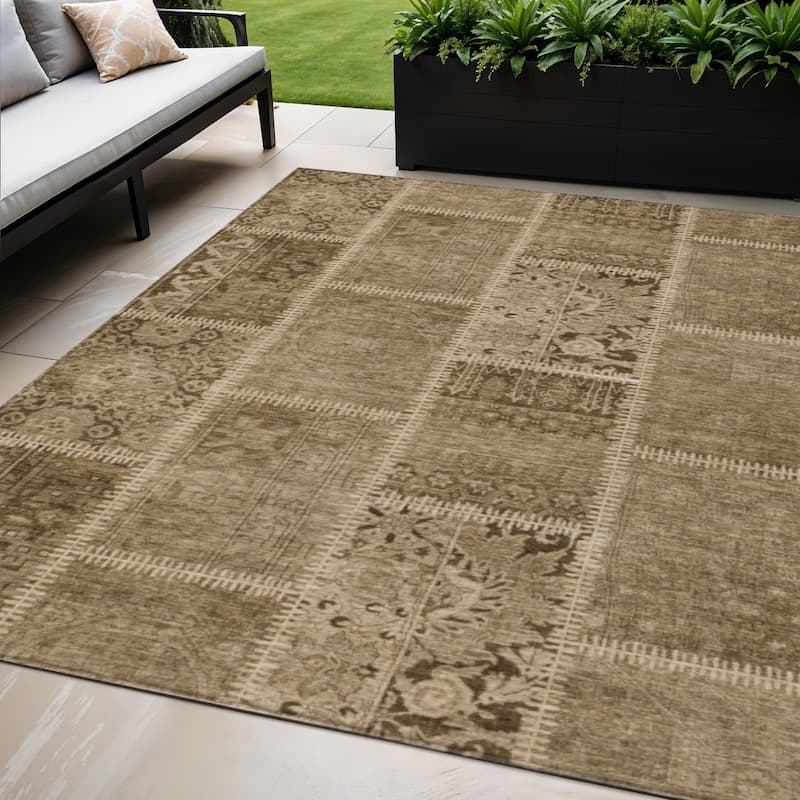 HomeRoots Patchwork Transitional Rectangle Outdoor Rug - 5' X 8'