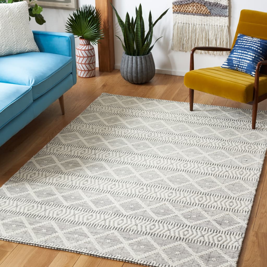 SAFAVIEH Handmade Marbella Venerina Modern & Contemporary Wool Rug
