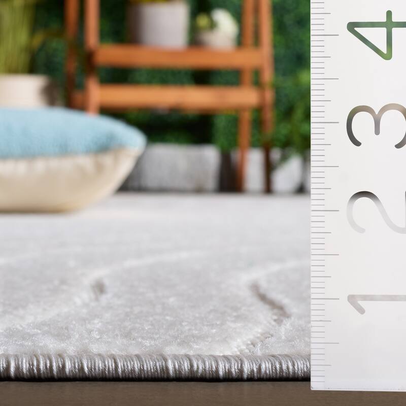 SAFAVIEH Stella John Washable Indoor/Outdoor Rug - Weather Resistant & Easy Cleaning