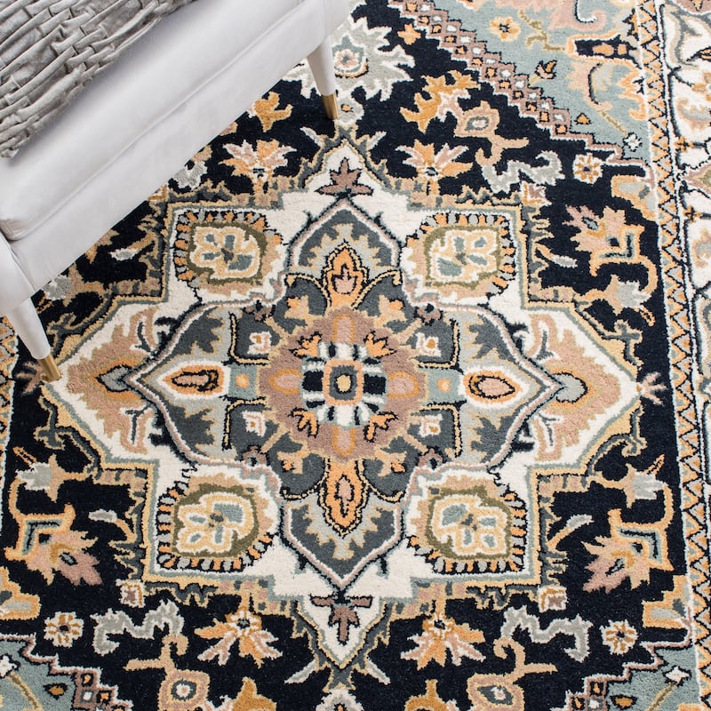 SAFAVIEH Handmade Heritage Carrol Traditional Oriental Wool Rug