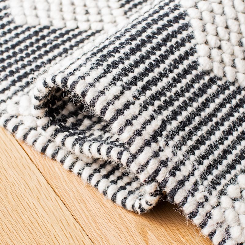 SAFAVIEH Handmade Natura Atixhe Moroccan Wool Rug