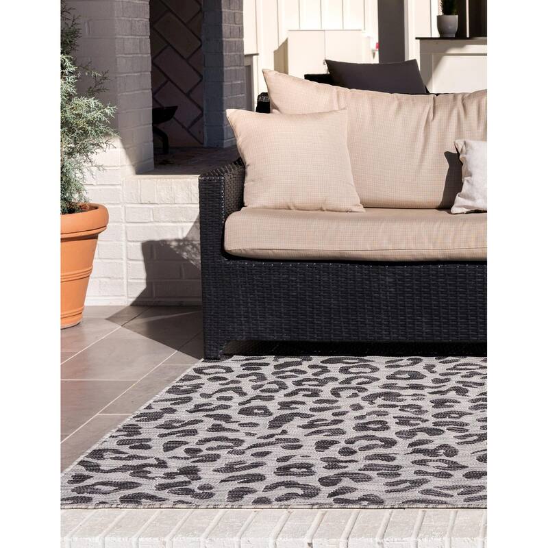 Outdoor Gallery Collection Area Rug