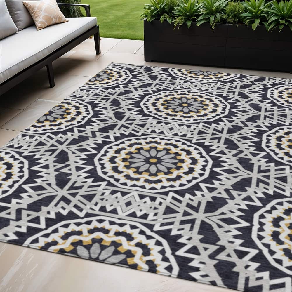 HomeRoots Floral Medallion Transitional Rectangle Outdoor Rug