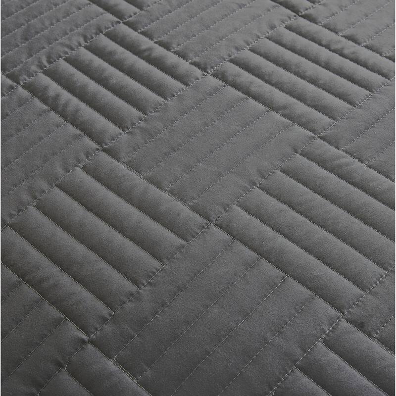Southshore Fine Linens 3-peice Solid Grid Quilt and Sham Set