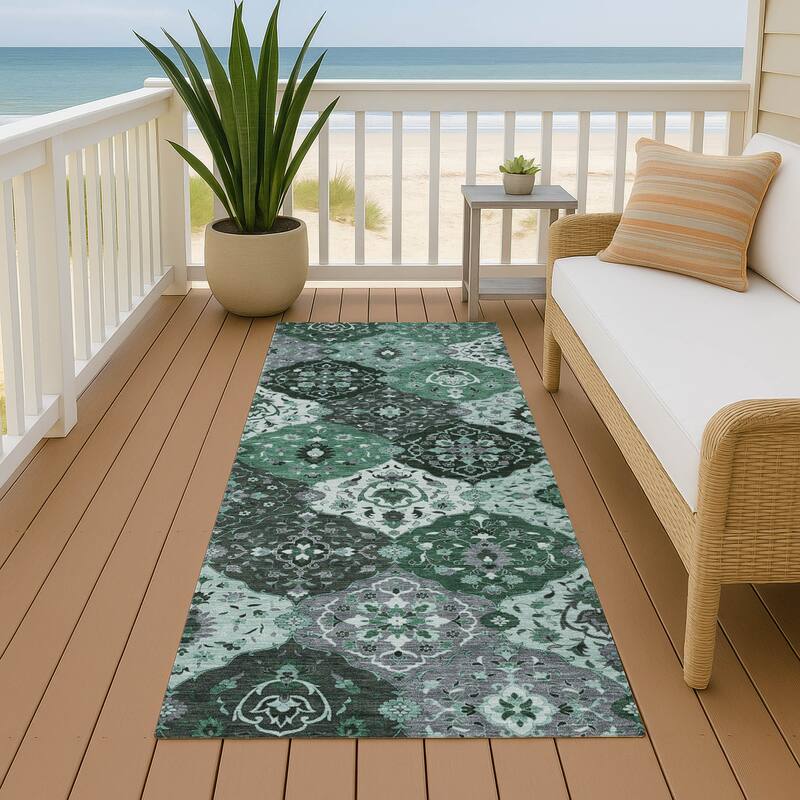 Machine Washable Indoor/ Outdoor Traditional Panel Chantille Rug - Green - 2'3" x 7'6"