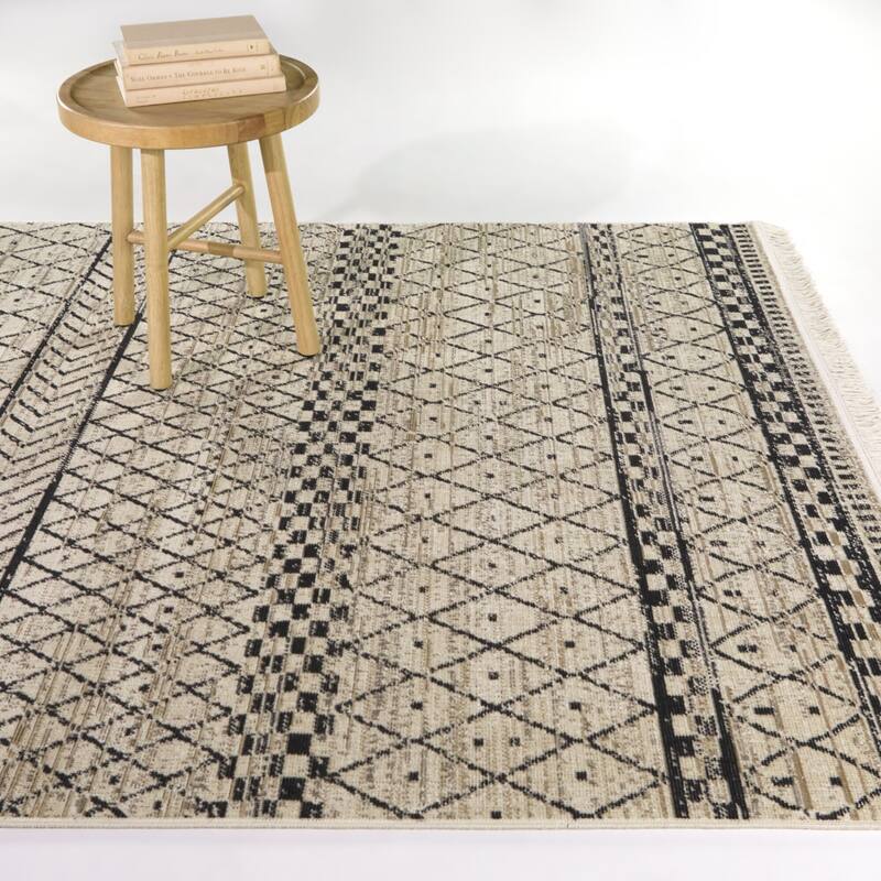 Karenine Vintage Moroccan Area Rug - 5'3" x 7' - Cream - Rectangle