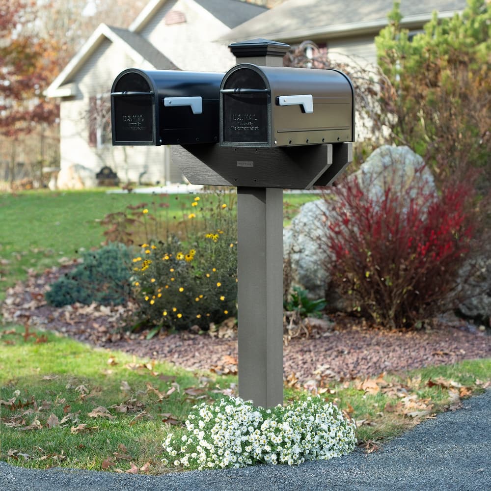 HIGHWOOD Hazelton Double-Sided Mailbox Post