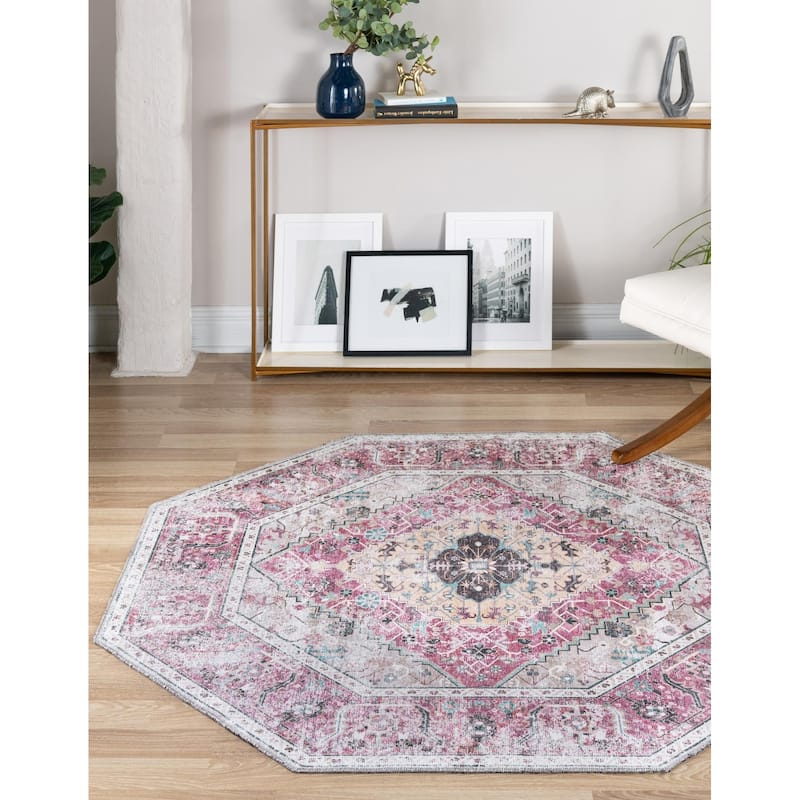 Traditional Tira Collection Area Rug