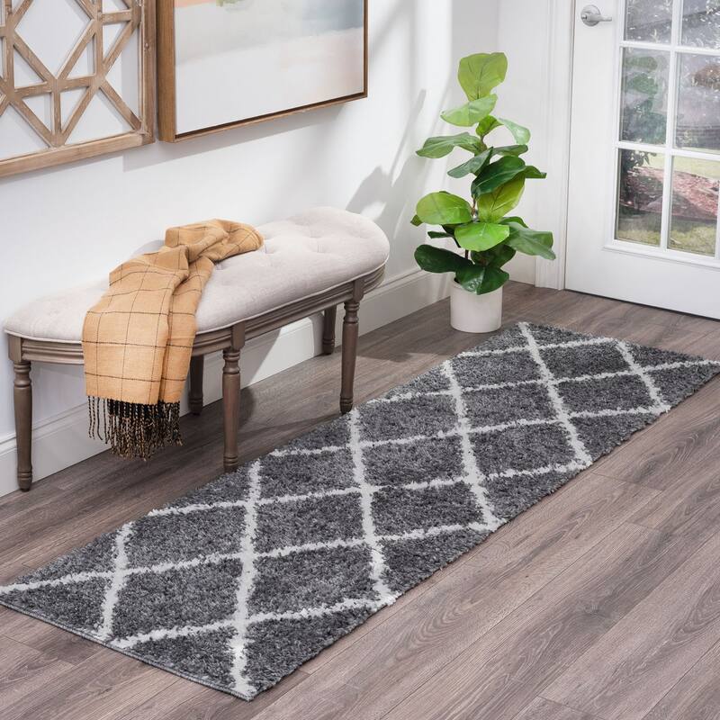 Sohni Shag Farmhouse Diamond Indoor Area Rug - 2'2'' x 7'3'' - Gray