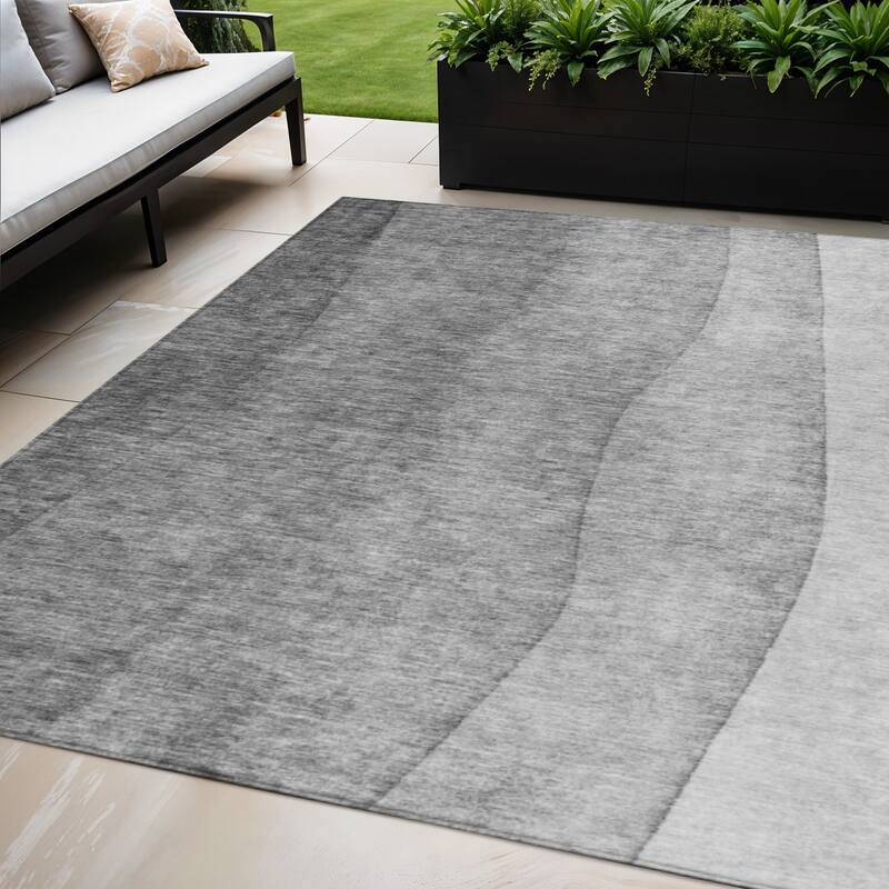 HomeRoots Ombre Transitional Rectangle Outdoor Rug - 5' X 8'