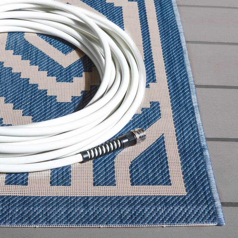 SAFAVIEH Courtyard Carolee Indoor/ Outdoor Patio Backyard Rug
