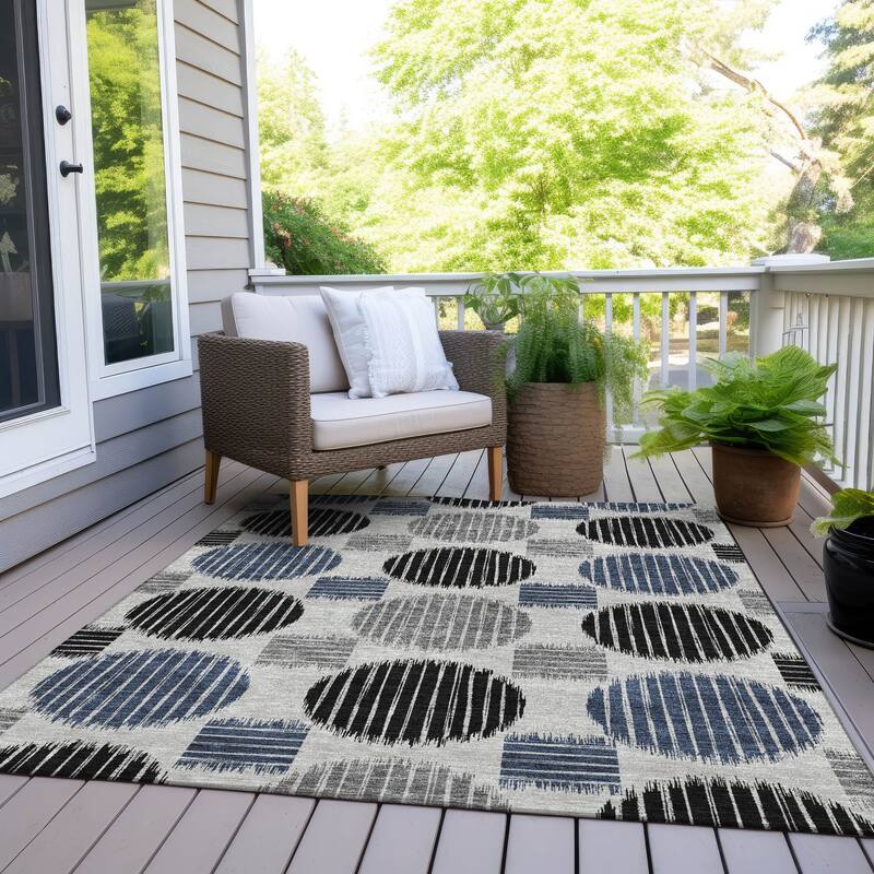 Machine Washable Indoor/ Outdoor Chantille Contemporary Dotty Rug - Gray - 5' x 7'6"