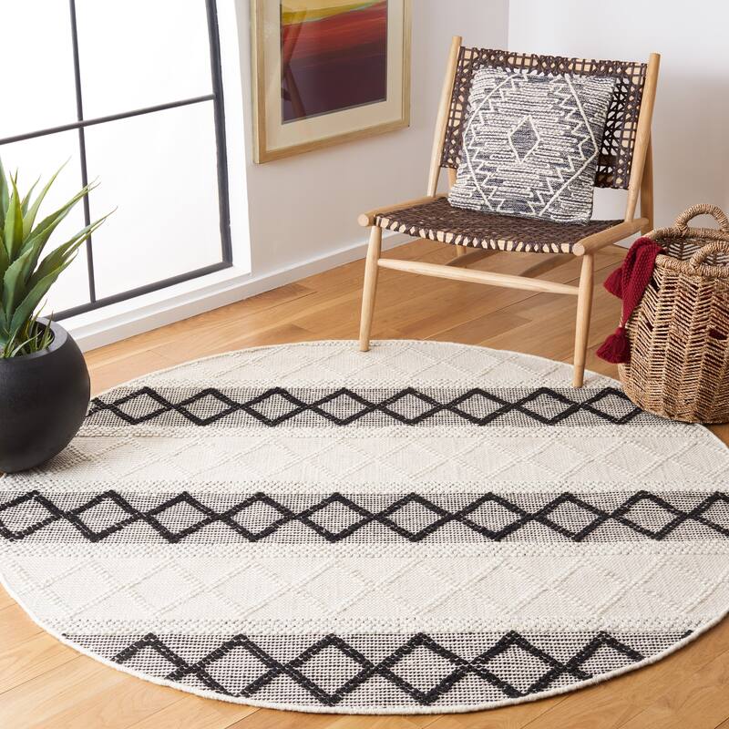 SAFAVIEH, Handmade Natura Zwanette Boho Diamond Stripe Wool Rug
