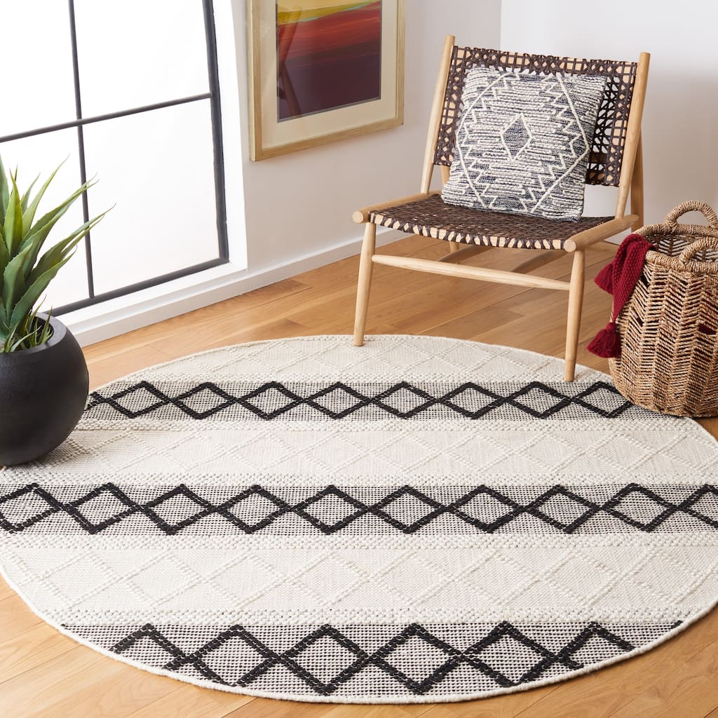 SAFAVIEH, Handmade Natura Zwanette Boho Diamond Stripe Wool Rug