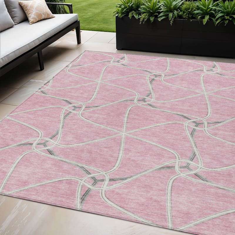 HomeRoots Geometric Contemporary Rectangle Outdoor Rug - 5' X 8'