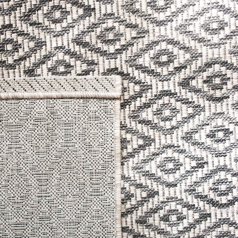 SAFAVIEH Courtyard Anne-Ly Indoor/ Outdoor Waterproof Patio Backyard Rug