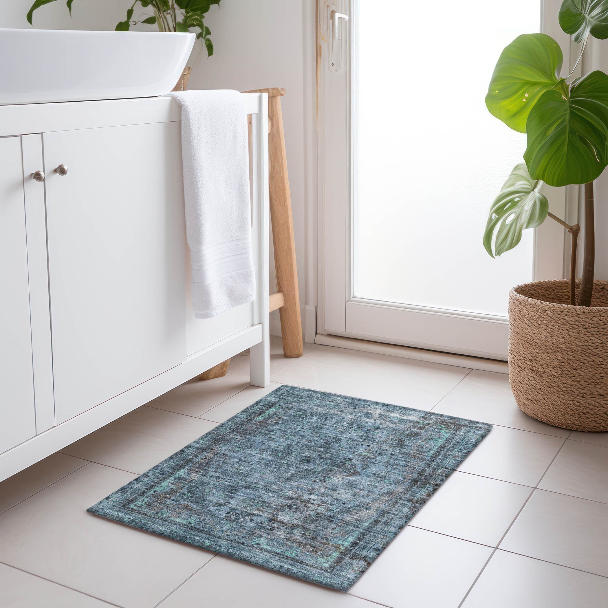 Machine Washable Indoor/ Outdoor Vintage Traditional Chantille Rug