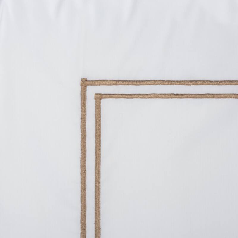 SAFAVIEH Home Hotel Collection 2-Line Embroidered 300Tc Percale 3-piece Duvet Cover Set