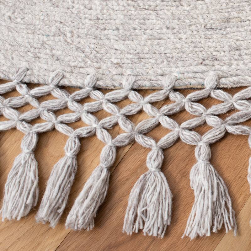 SAFAVIEH Handmade Sahara Iridian Tassel Rug