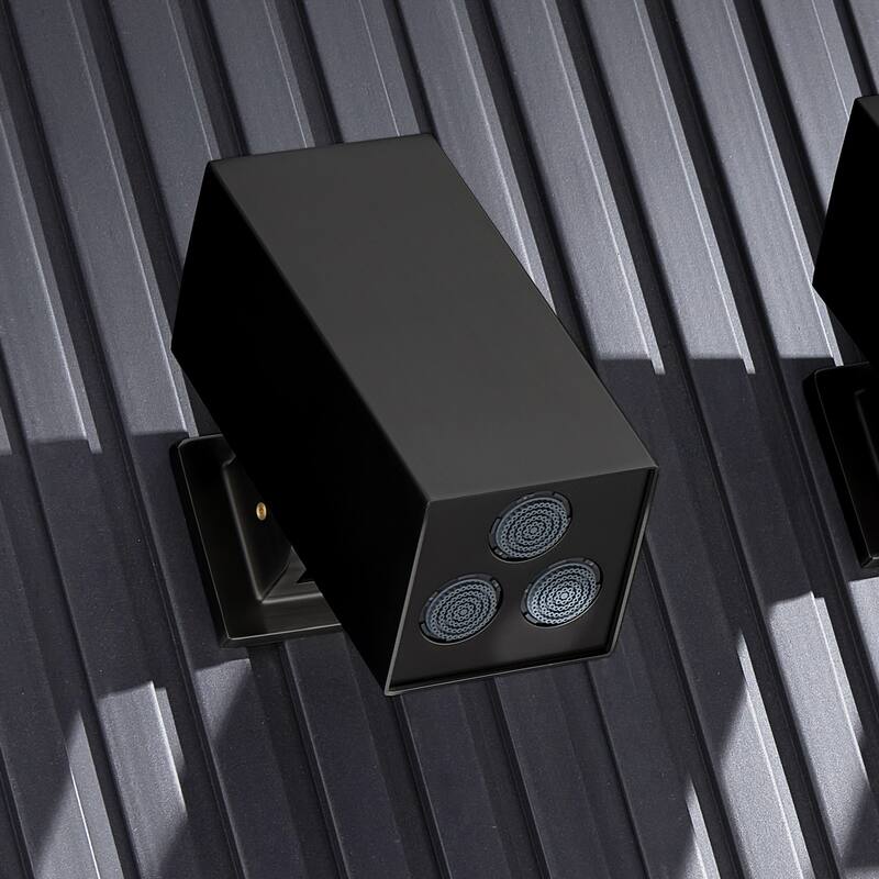 Wall-mounted adjustable showerhead