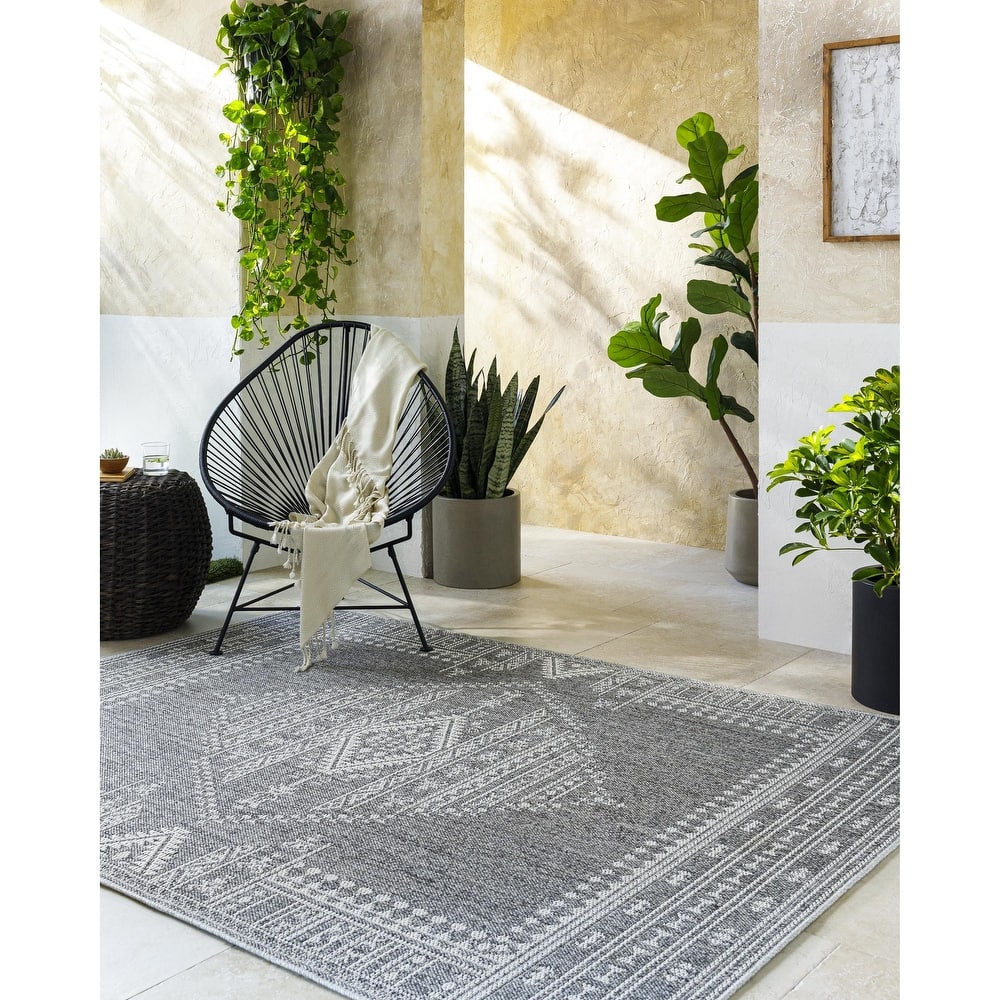 Livabliss Pismo Beach Cottage Medallion Outdoor Area Rug
