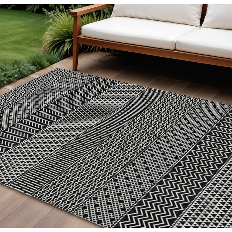 HomeRoots Chevron Modern Rectangle Outdoor Rug - 10' X 14'